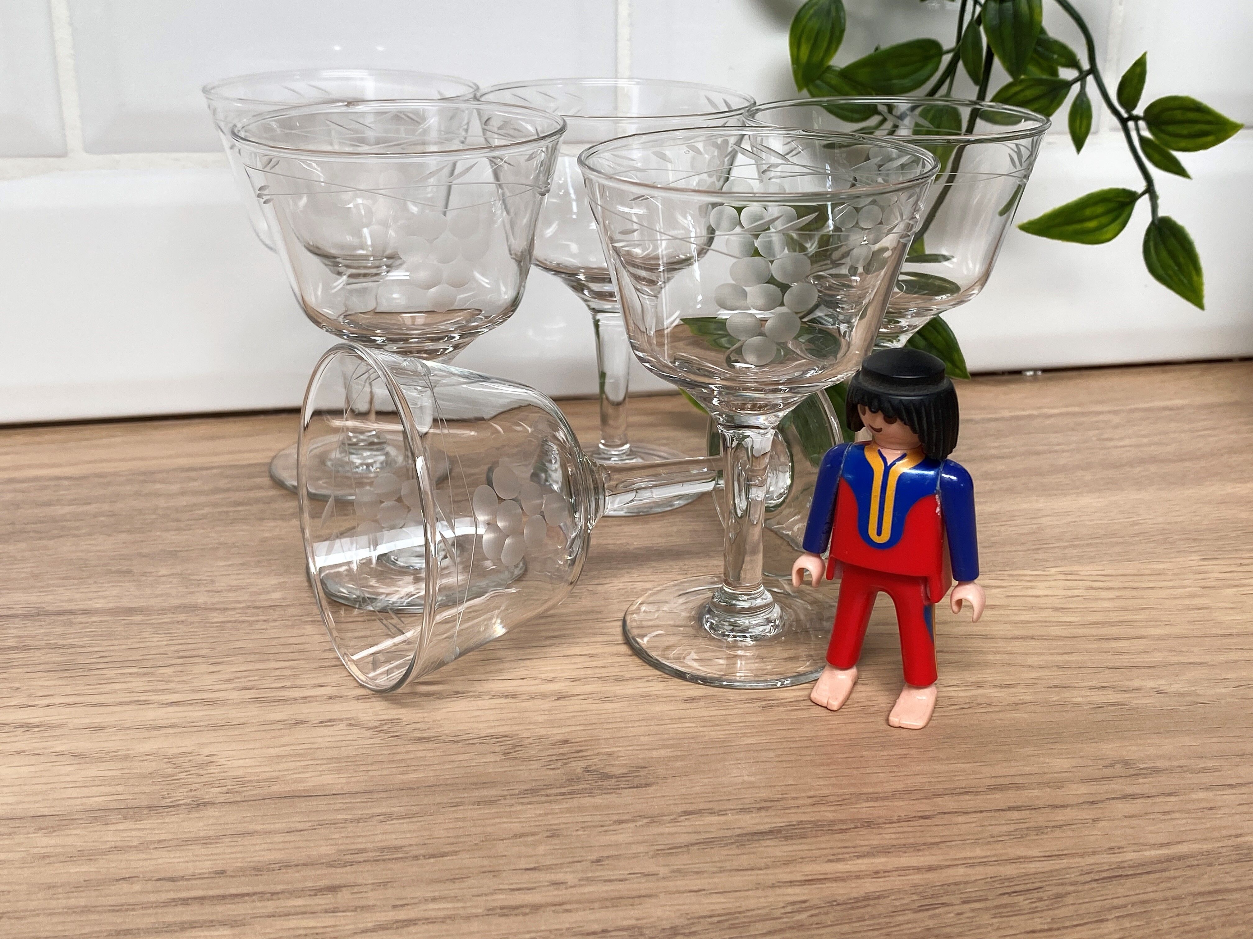 Set of 6 wine glasses in cut glass