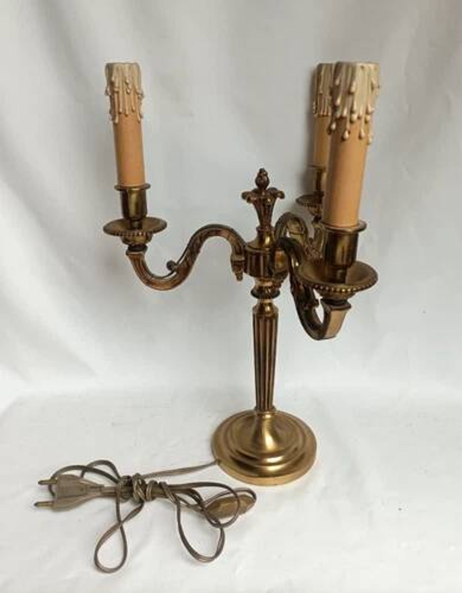 Antique 3-light table lamp in bronze in the Louis XVI style - 2 kg
