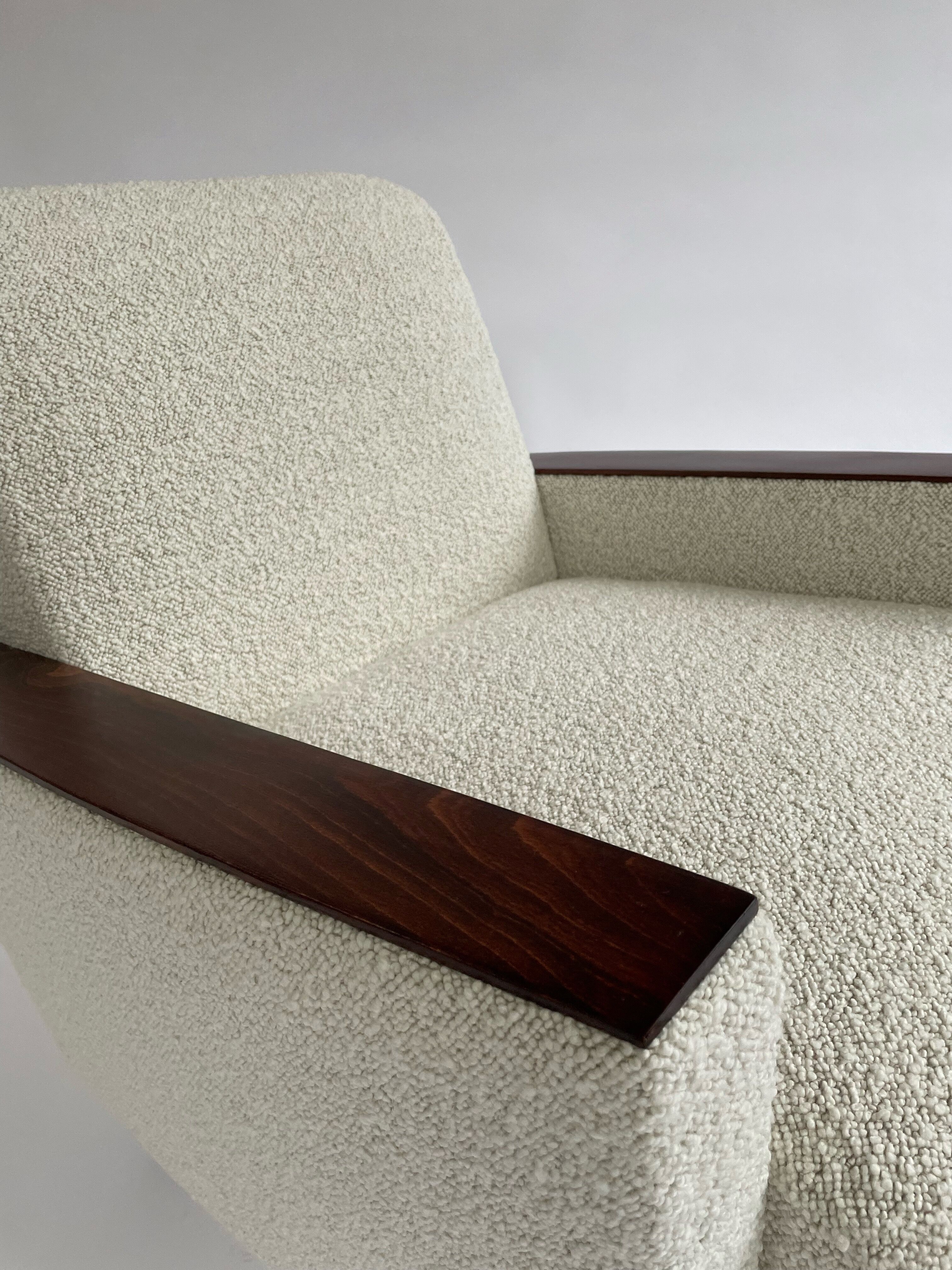 Cube armchair in wool buckle