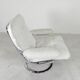 Fauteuil Leolux, fauteuil pivotant avec revêtement en cuir blanc, années 1960