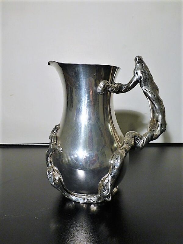 Cruche en etain pascal morabito. xxeme siecle