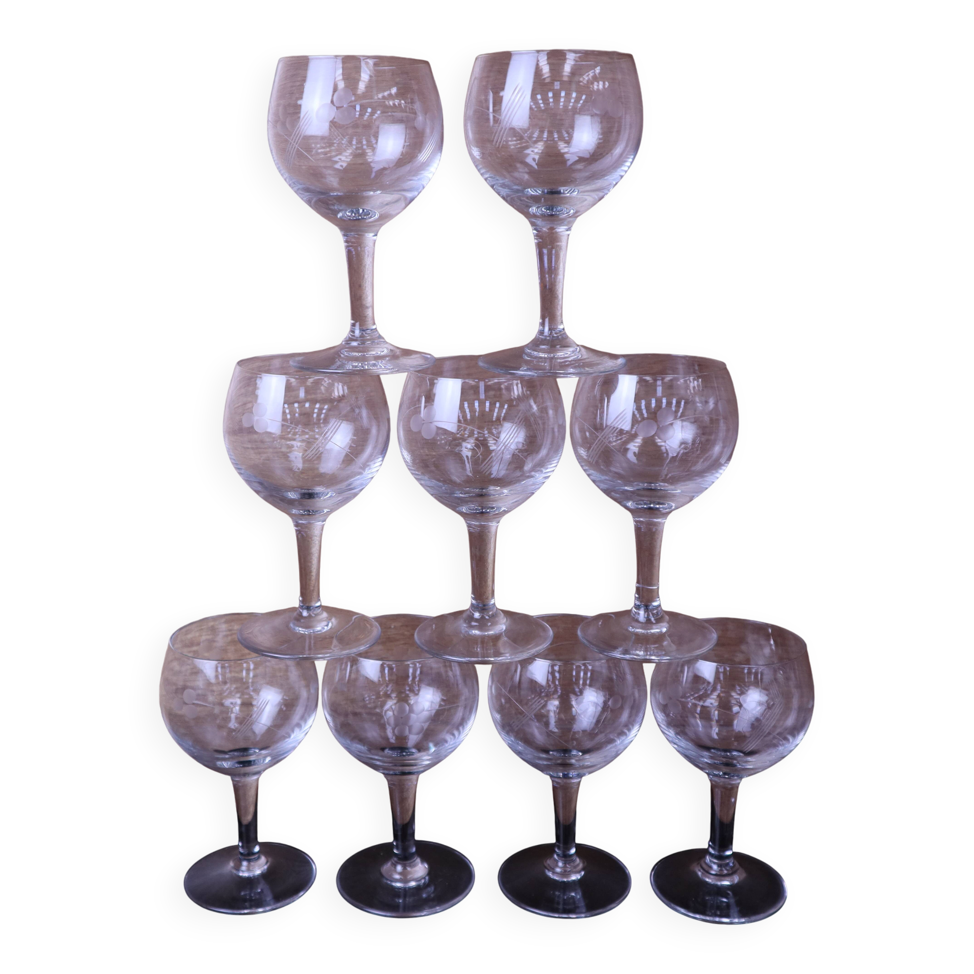 Set of 9 engraved vintage floral balloon white wine glasses.