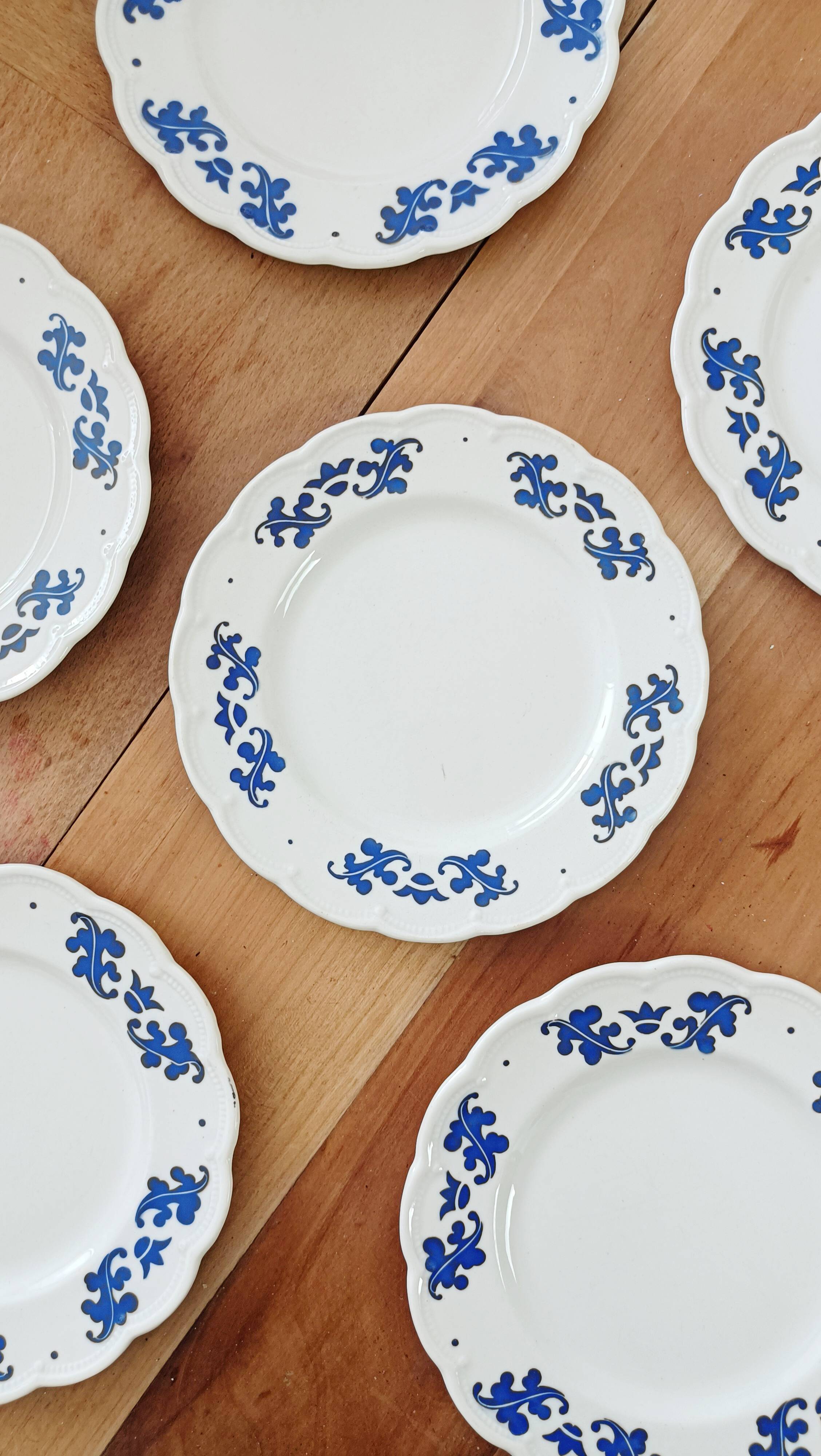 Set of 6 Boch oak leaf dessert plates