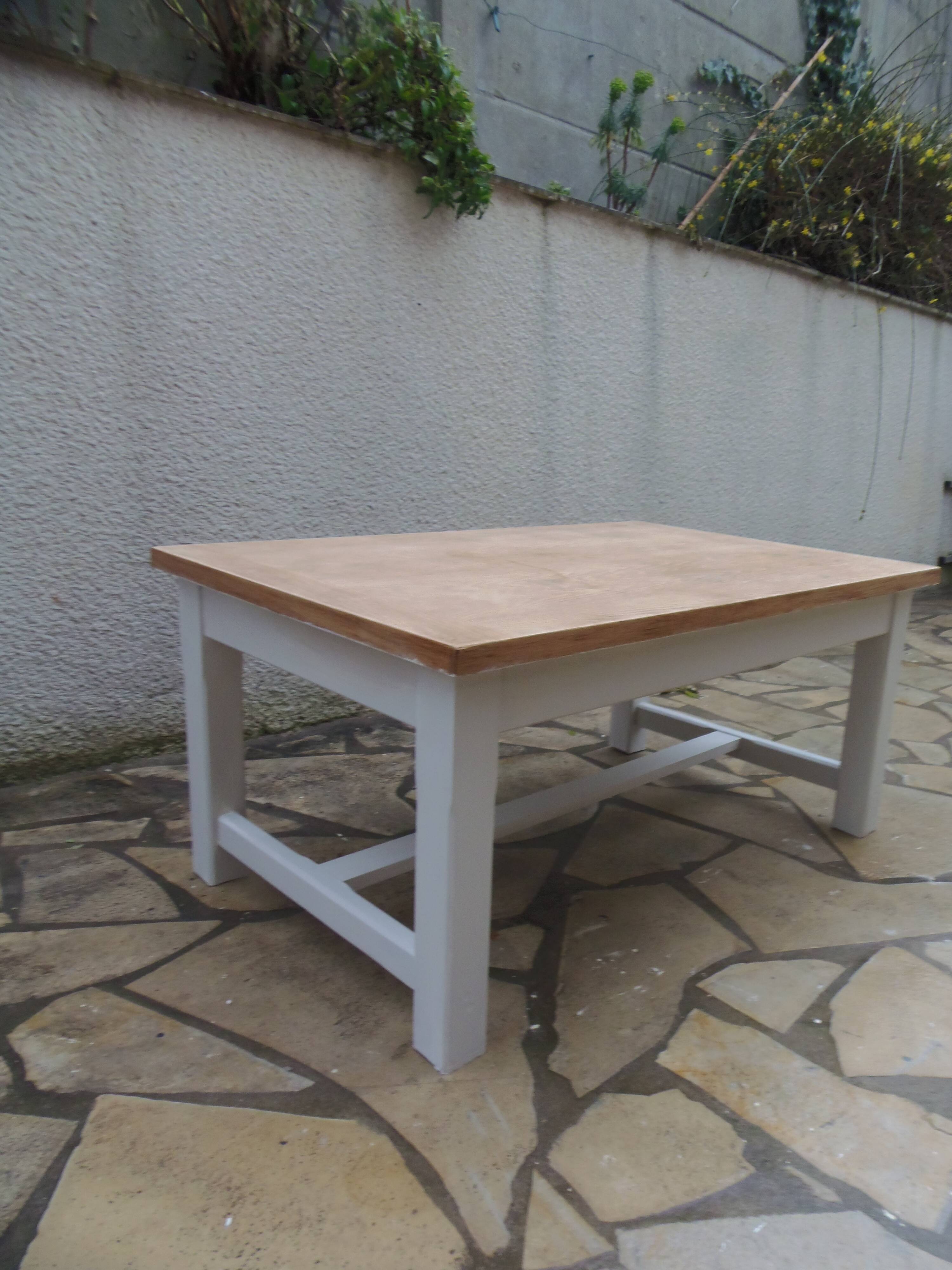 Coffee table with pearl grey legs and a wooden top.