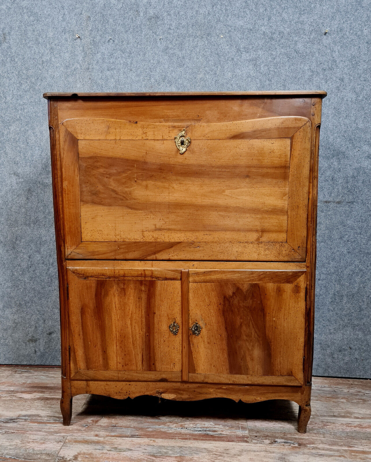 Secretary Louis XV era in solid walnut around 1750