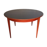 Expandable teak round table