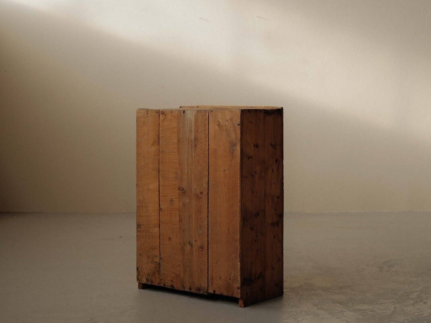 Alpine furniture in solid larch – Folk art – Savoy, 19th century