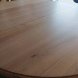 Round table with extensions
