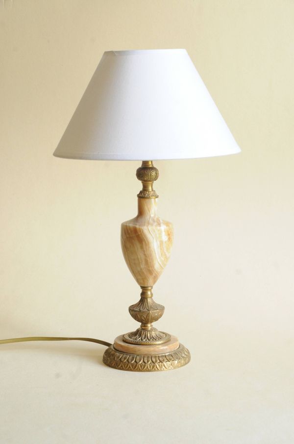 Lampe de table vintage en onyx et laiton avec abat-jour, style néoclassique