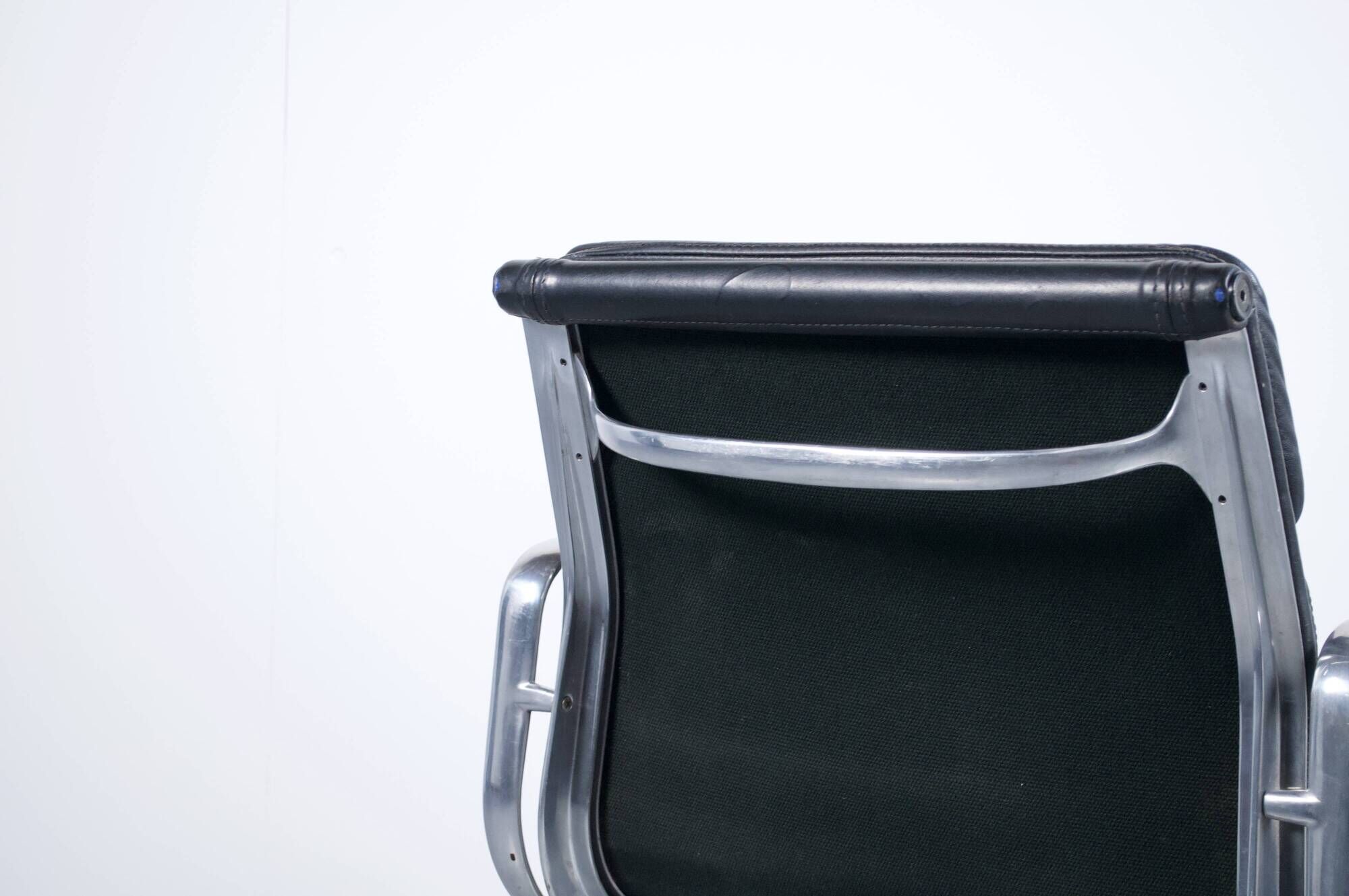 SOFT PAD CHAIR EA 217 EAMES BLACK LEATHER HERMAN MILLER ICF EDITOR 1970s