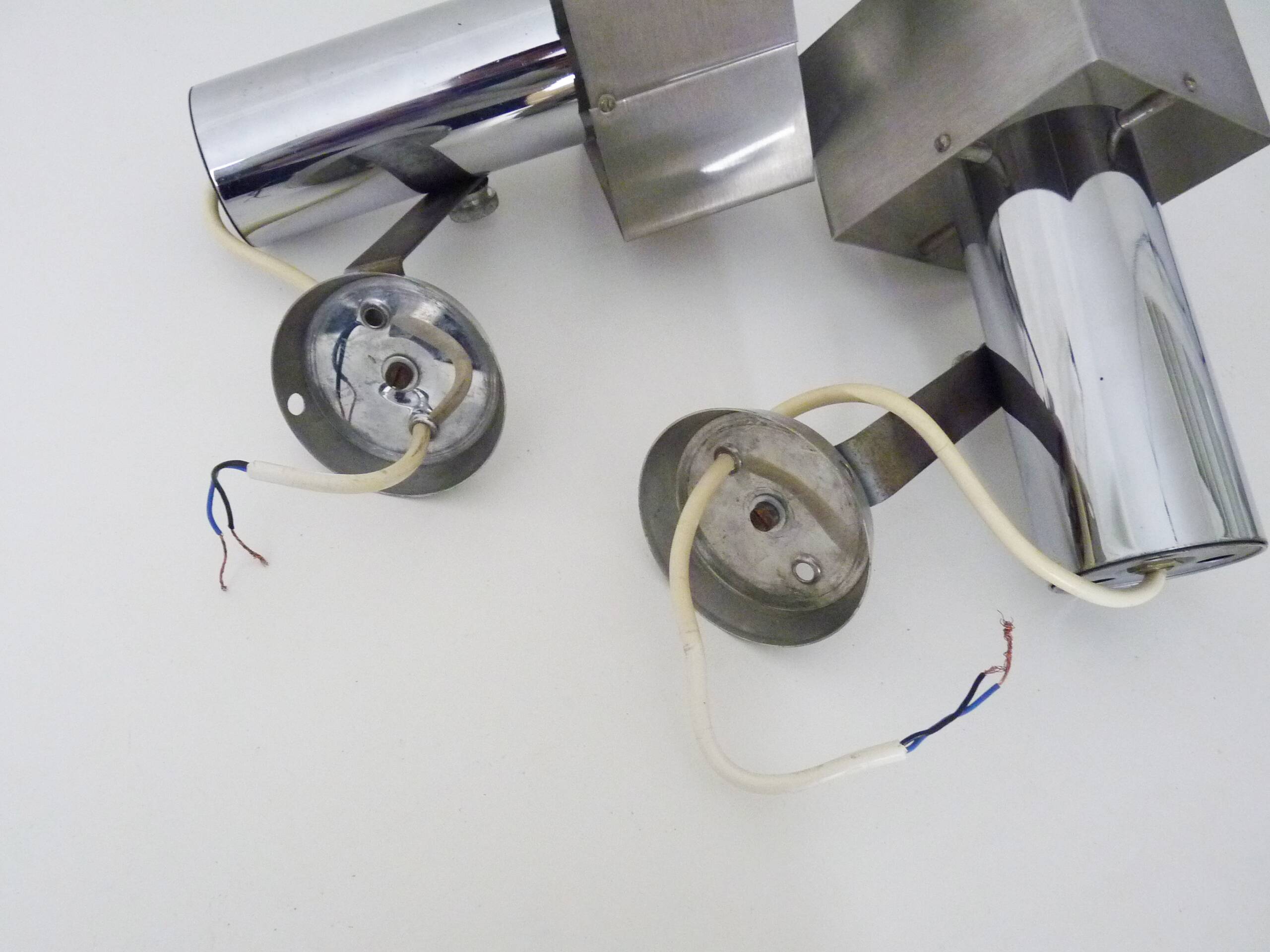 Pair of Space Age wall lights, adjustable, chrome-plated metal, aluminium, 60