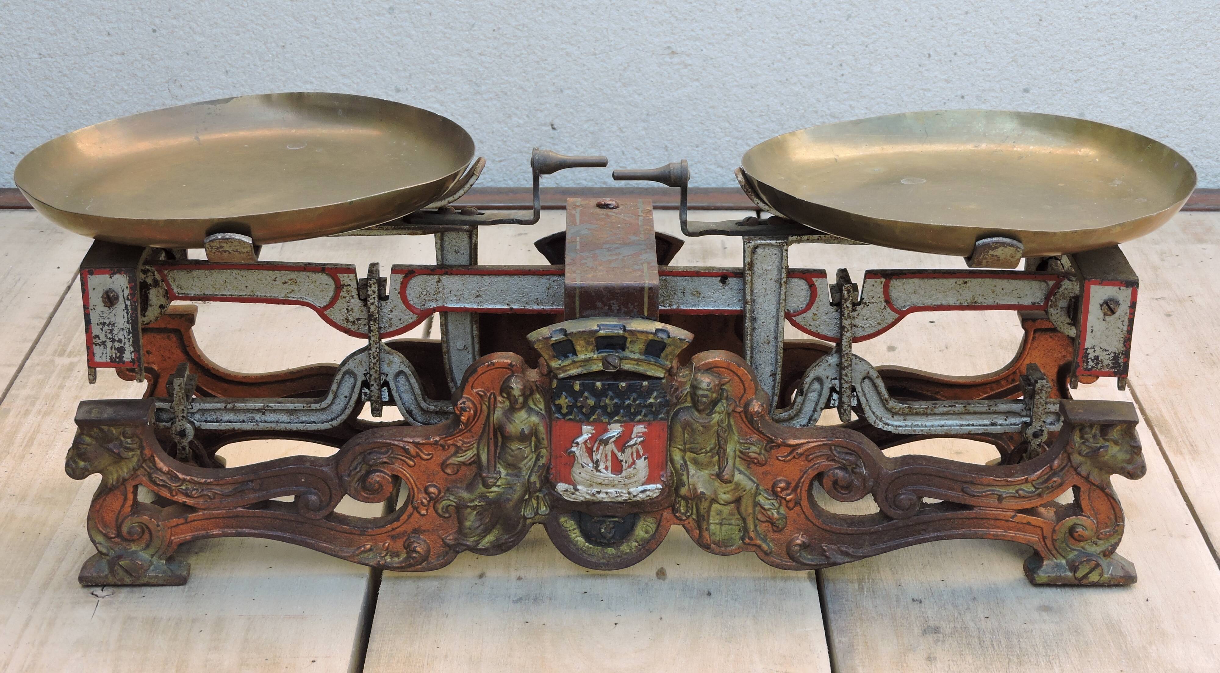 Skeleton beak balance the parisian Testut ancient maraicher epicier