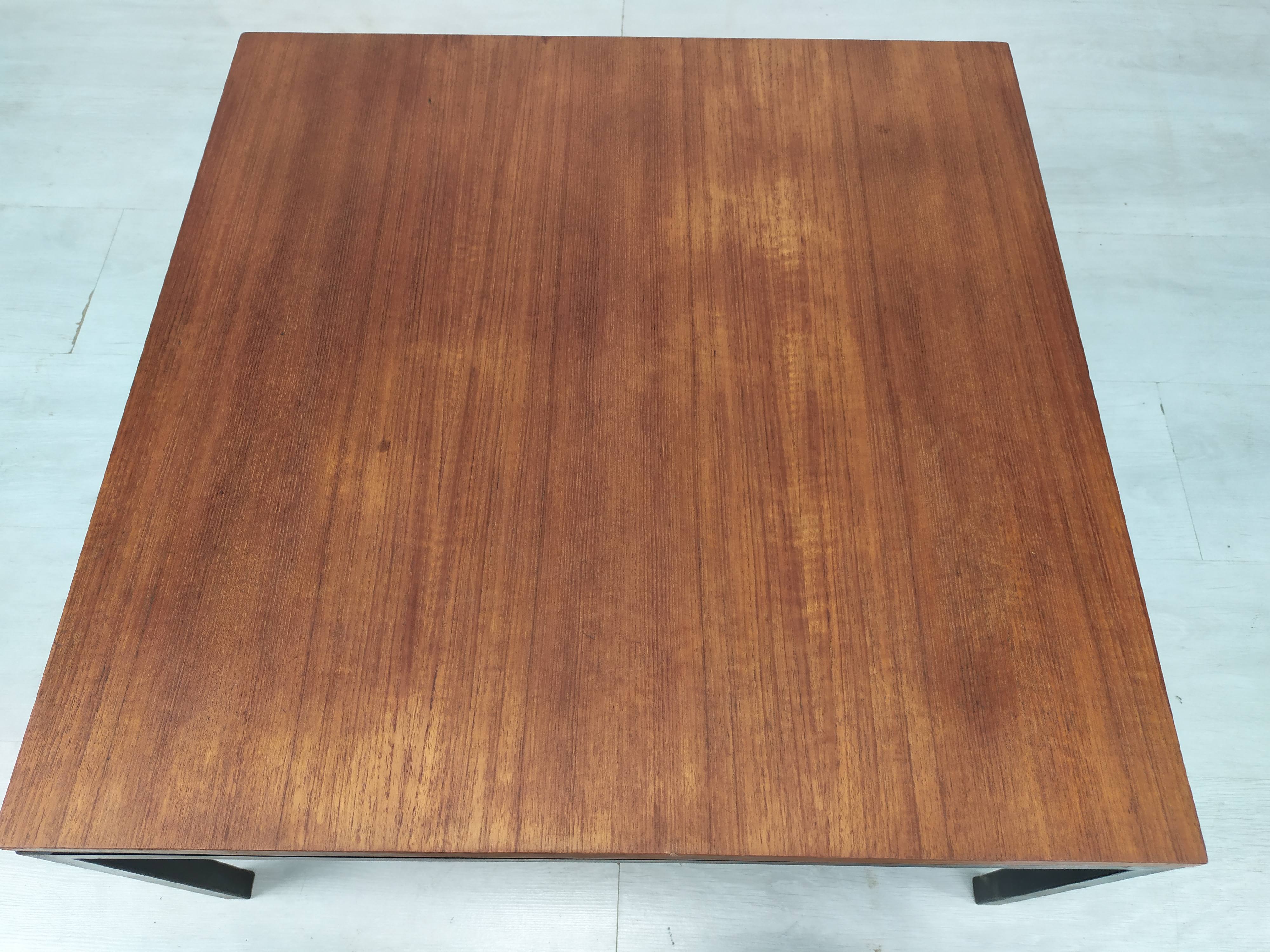Teak coffee table Florence knoll