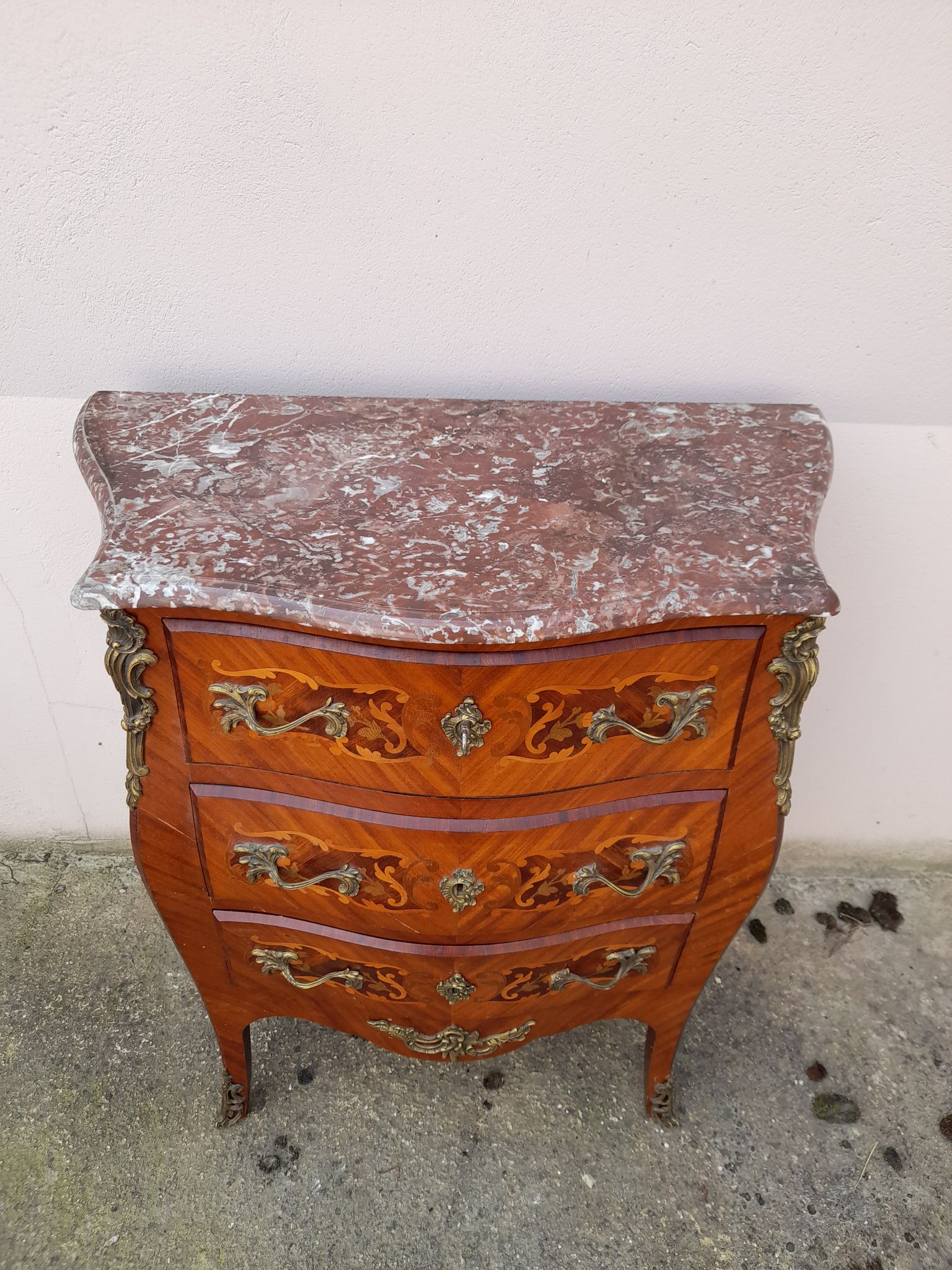 Louis xv style chest of drawers in rosewood marquetry