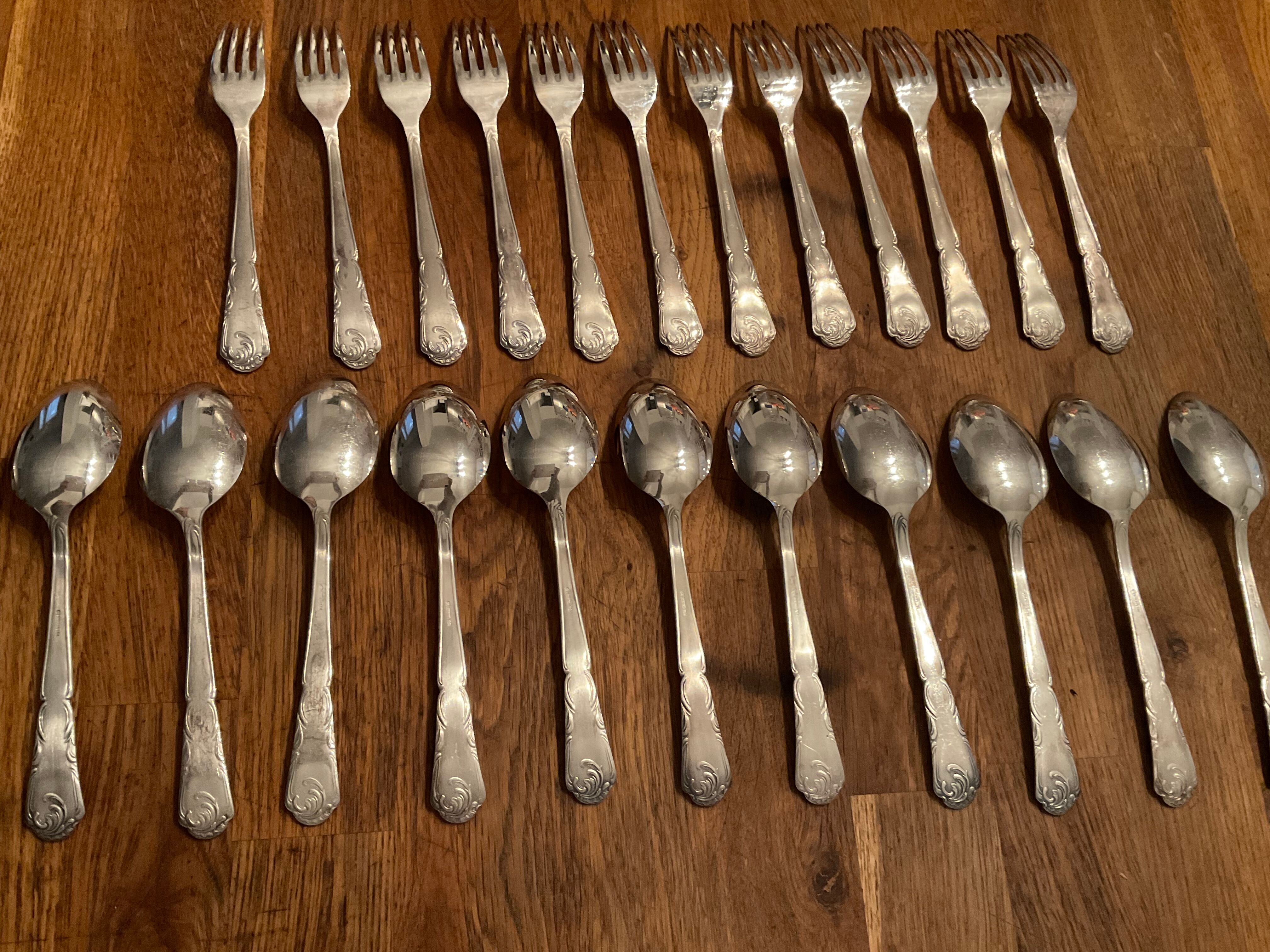 Coffret 12 fourchettes et 12 cuillères, gulden, métal argenté