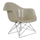 Rare fauteuil en fibre de verre “LAR” de Herman Miller / Charles & Ray Eames sur base “Cat’s Cradle” / années 1950-1960