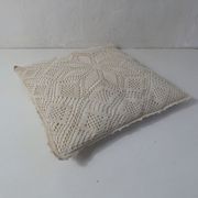 Coussins au crochet écru vintage
