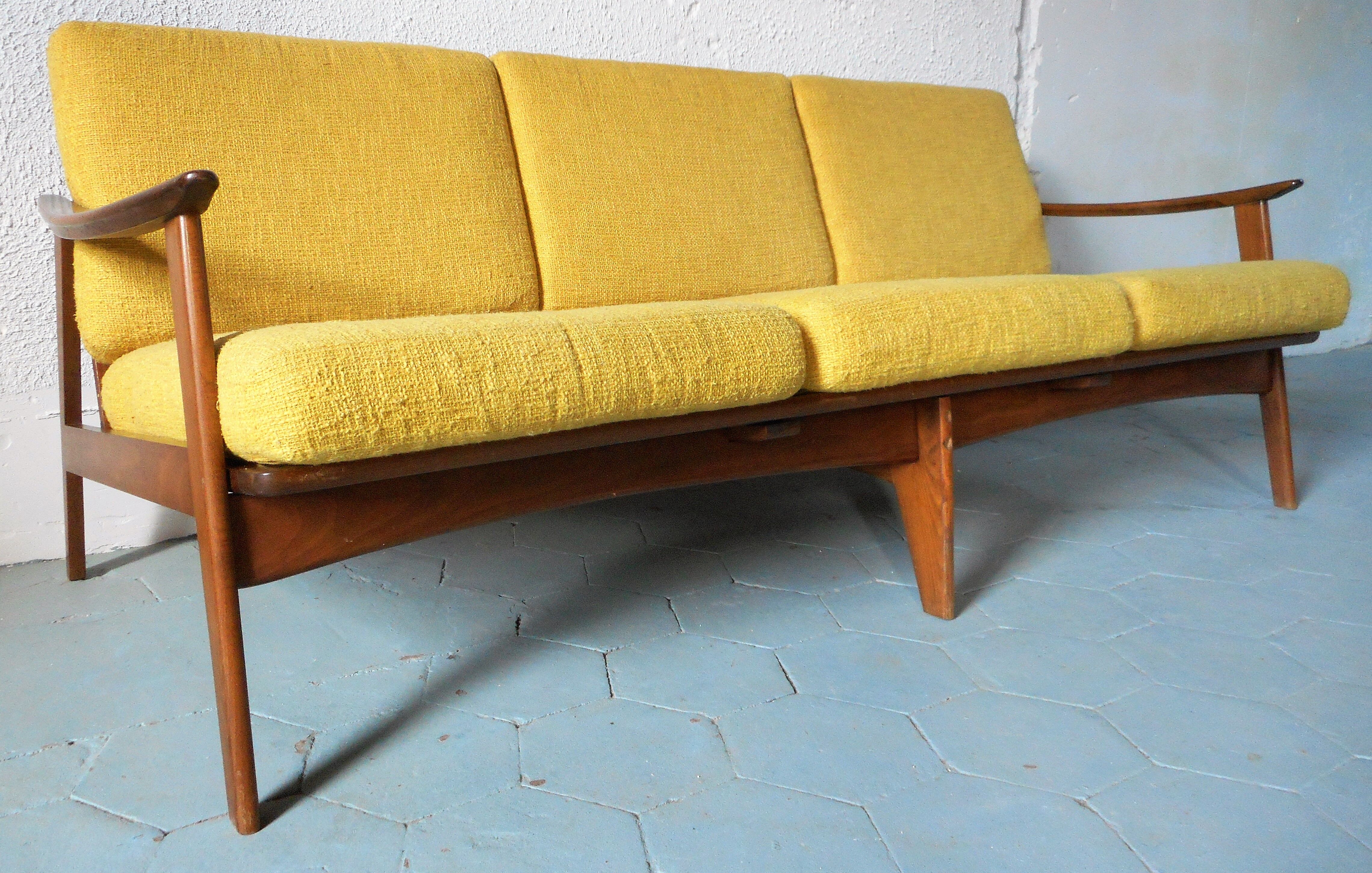 Scandinavian bench