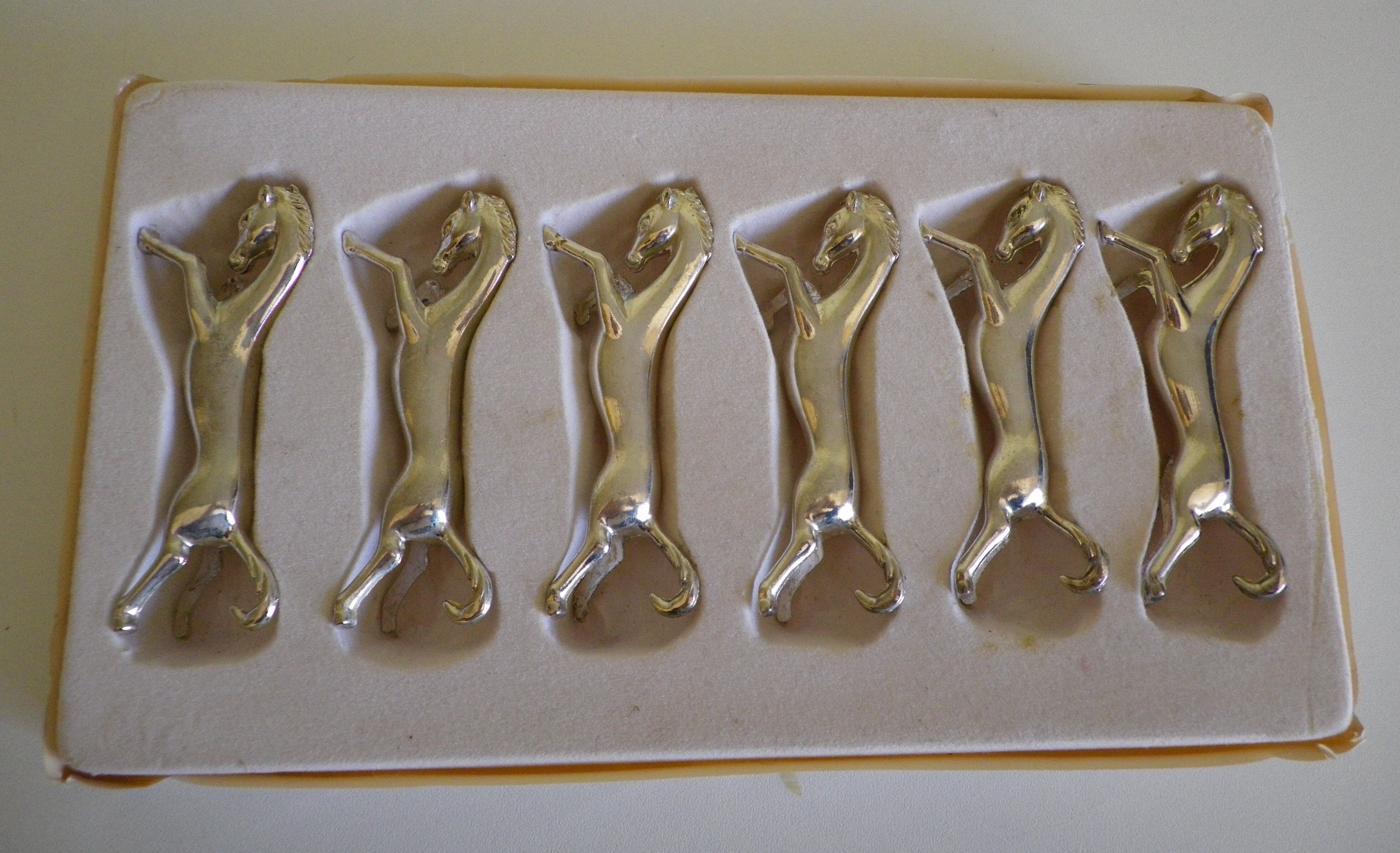 Silver metal knives in their origin box