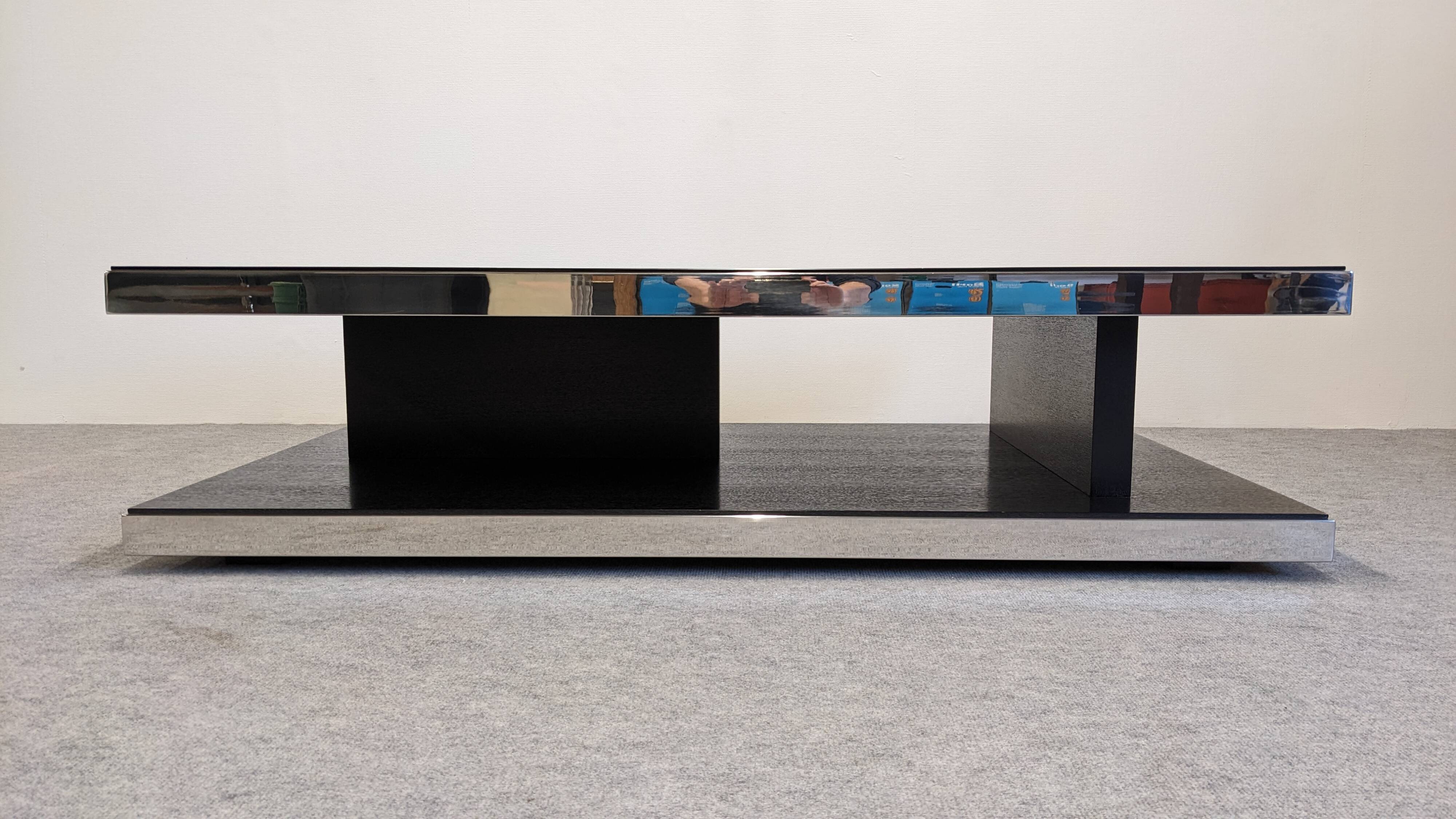 Contemporary design coffee table, Italian 1970s style.