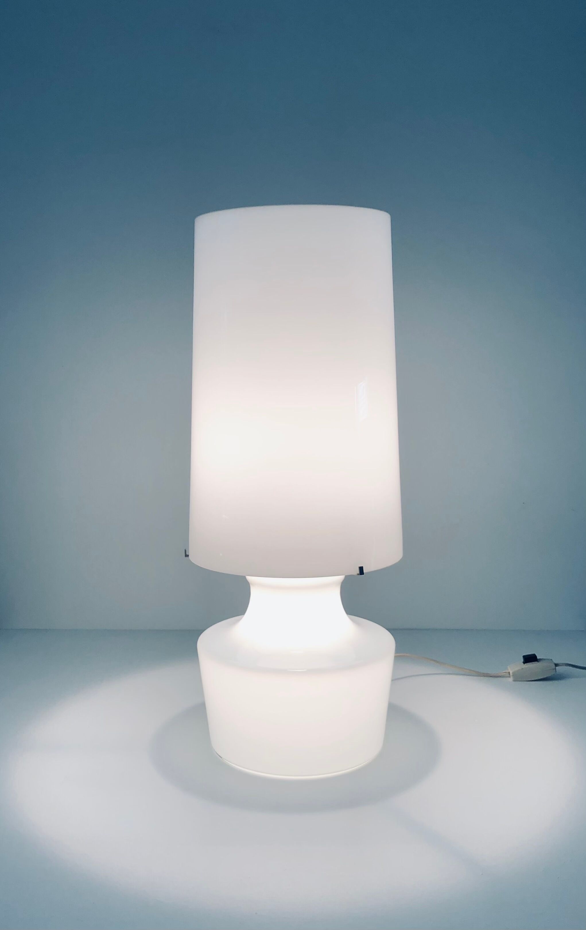 Lampe de salon en verre blanc, Italie années 60