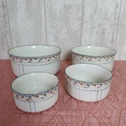 Nested salad bowls in fine decorated porcelain