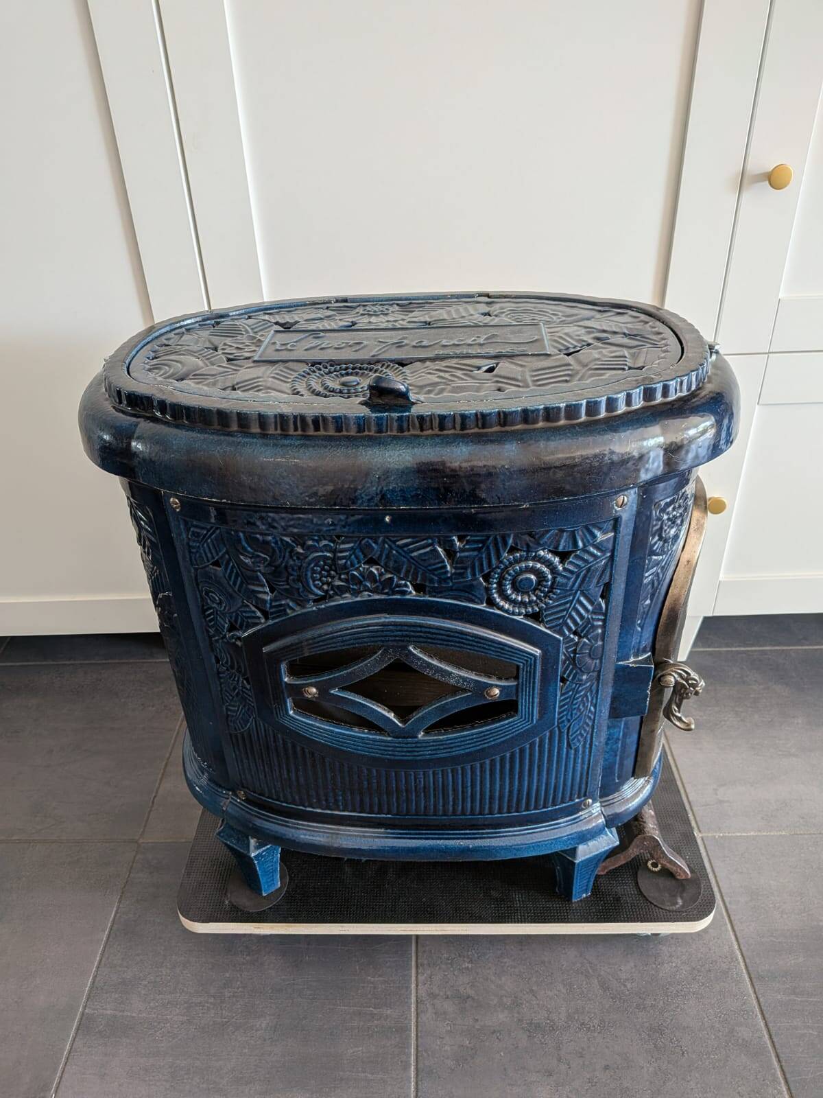 Vintage "Le Non Pareil" cast iron blue enamel pan – Upcycled to bioethanol