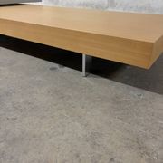 Set of 2 design coffee tables by Molteni&C, light wood and grey lacquered.