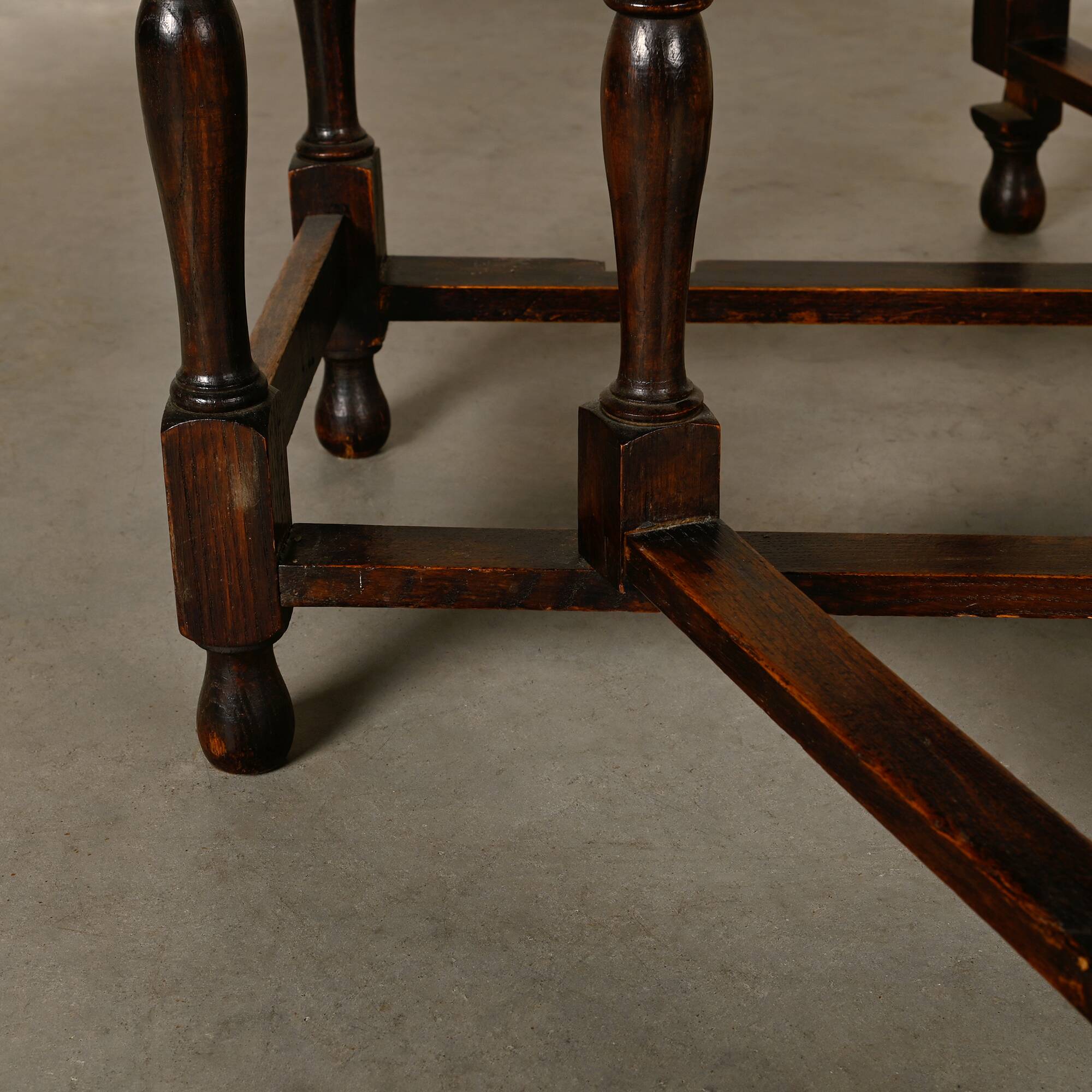 Antique English oval Gateleg Table in solid Oak, Late 19th Century