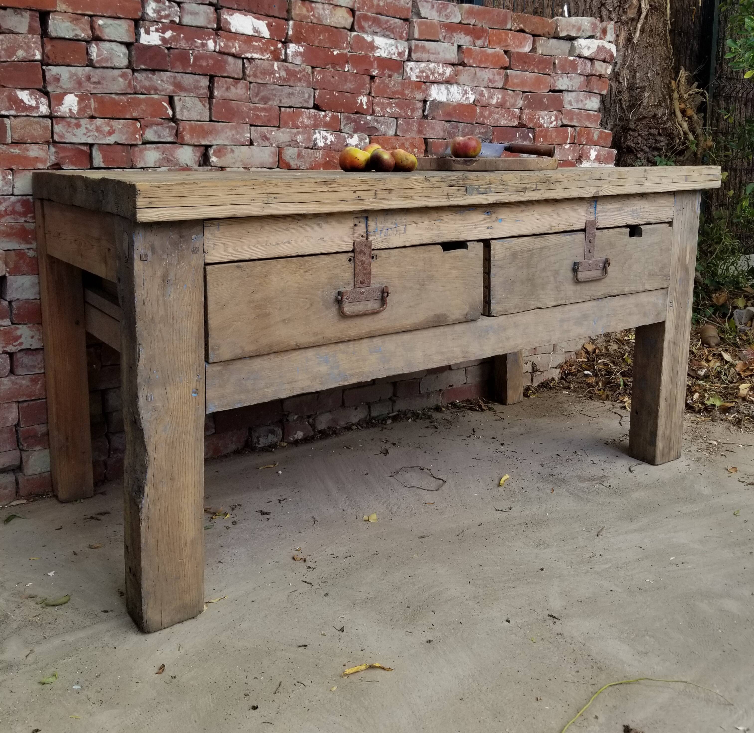 Workbench with drawers
