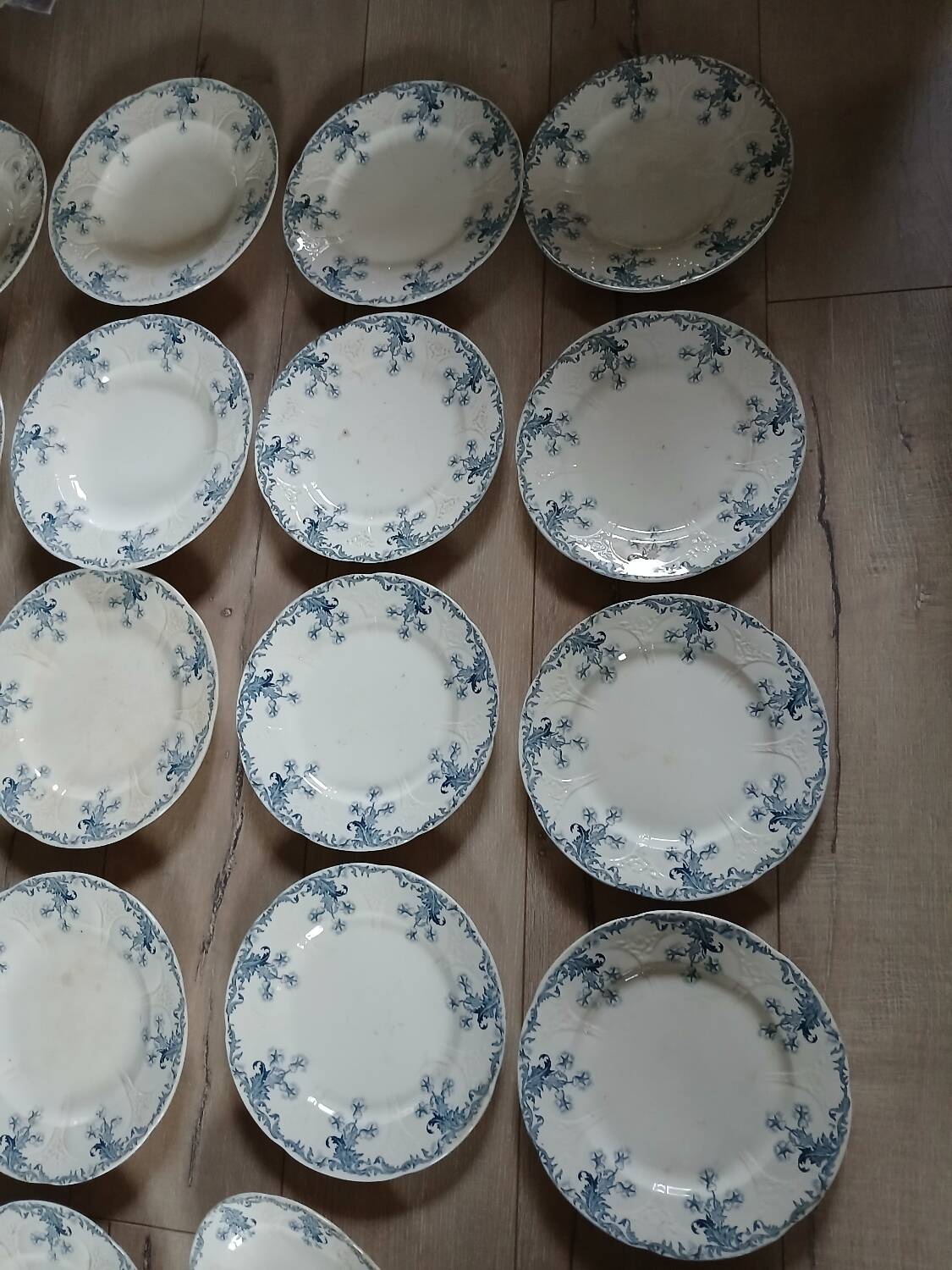 Longwy iron earth dinnerware set