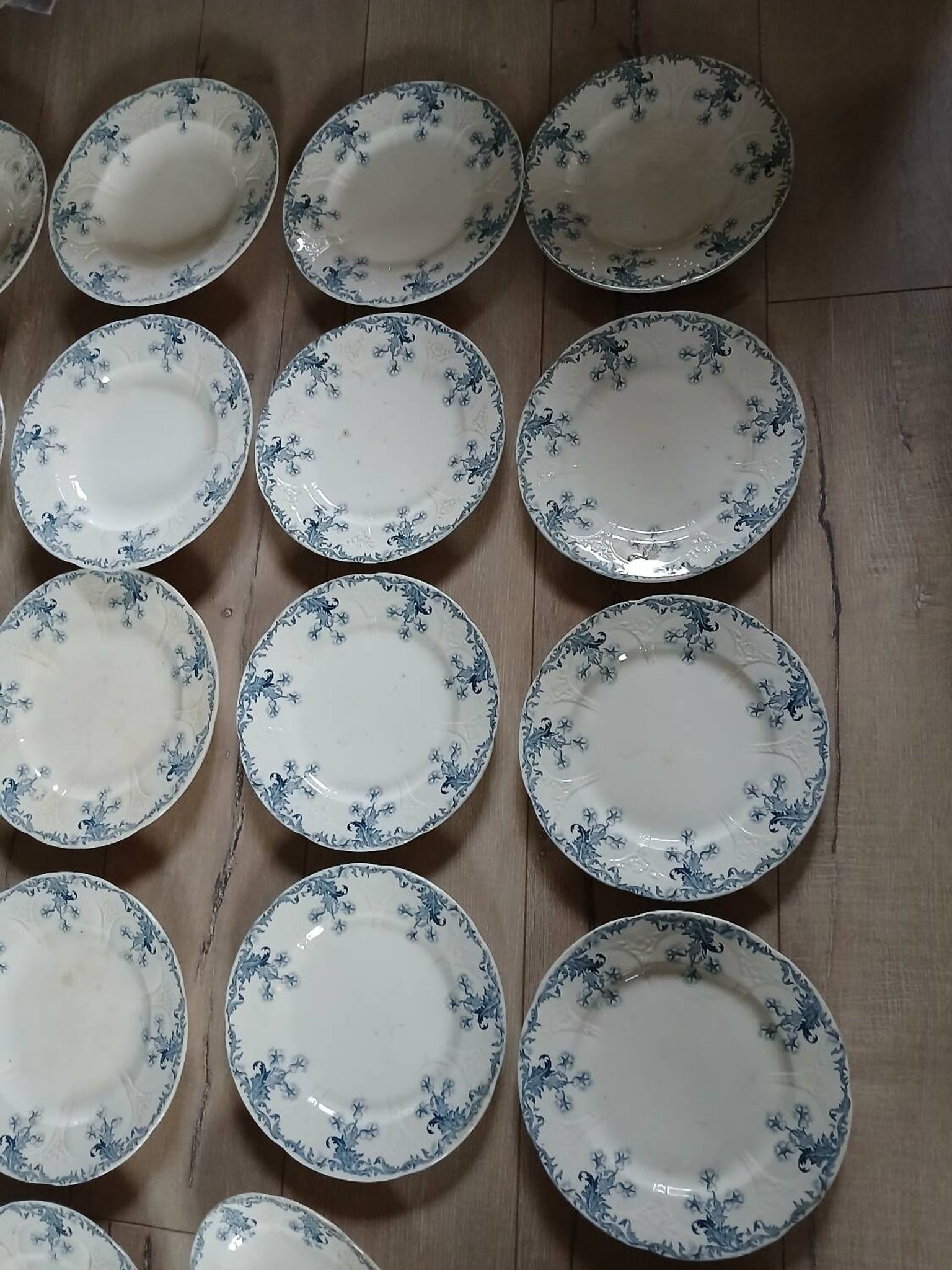 Longwy iron earth dinnerware set