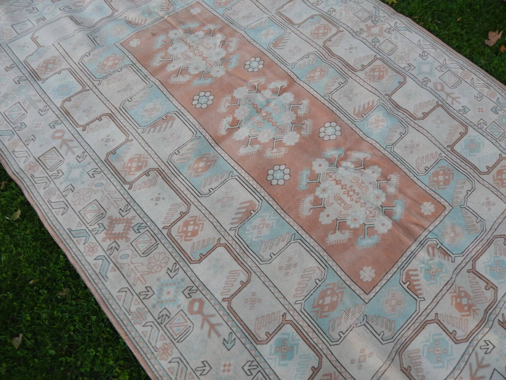 Vintage Turkish Oushak rug 200x280 cm