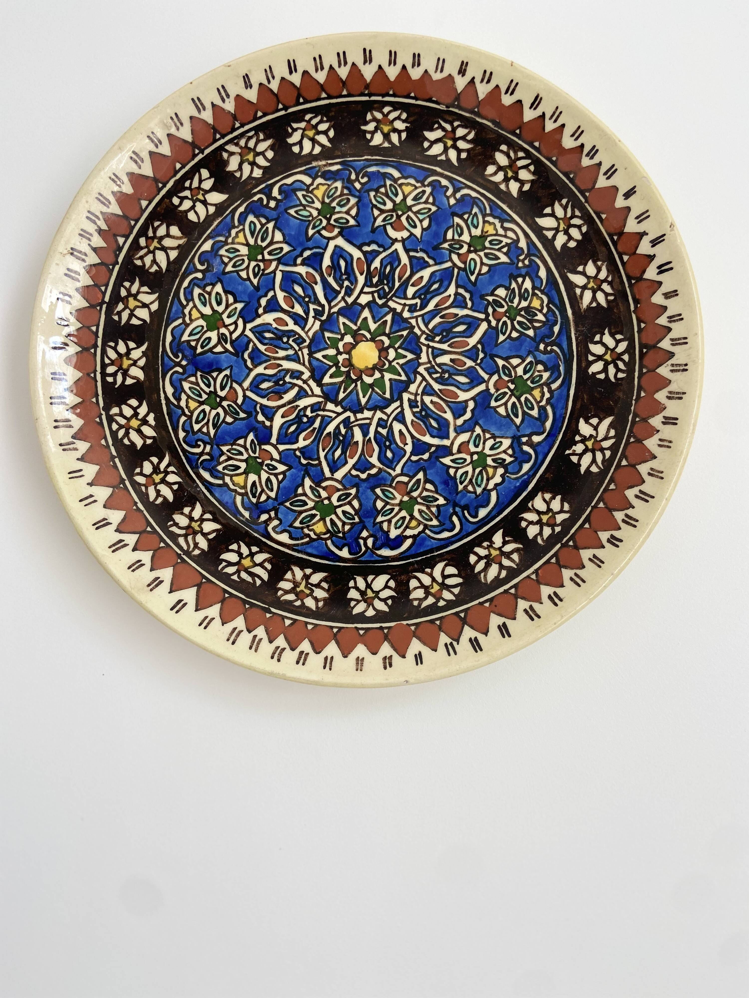 Decorative ceramic wall plate from iznik (Türkiye).