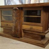 Enfilade / display cabinet from the Art Deco period in carved walnut.