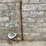 Tabouret formica Triangular healer small grey coffee table vintage tripod door plant
