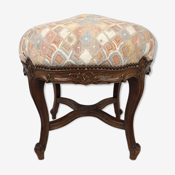 Carved walnut stool in Louis XV style, golden highlights seated round