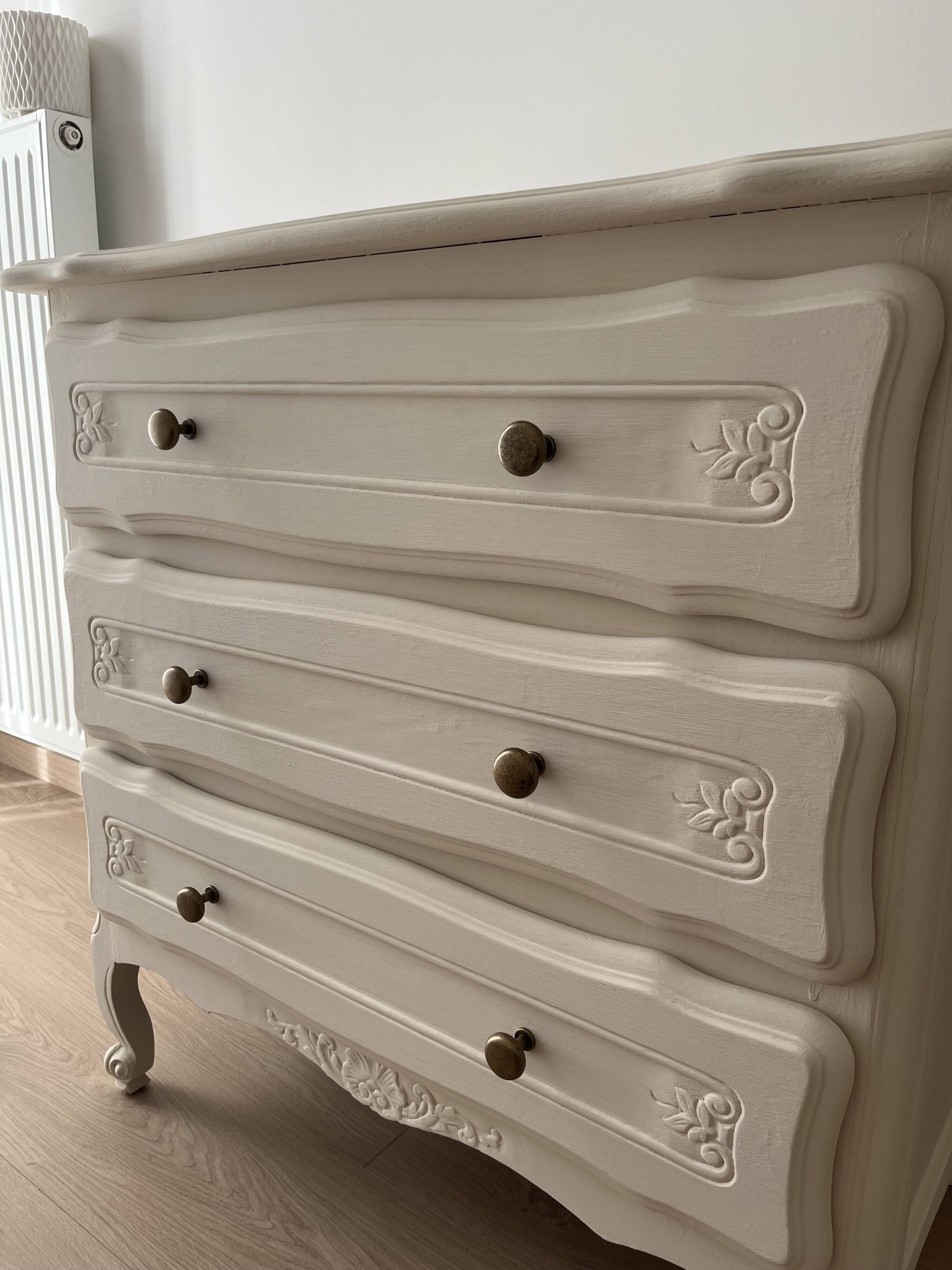 Commode blanc plume
