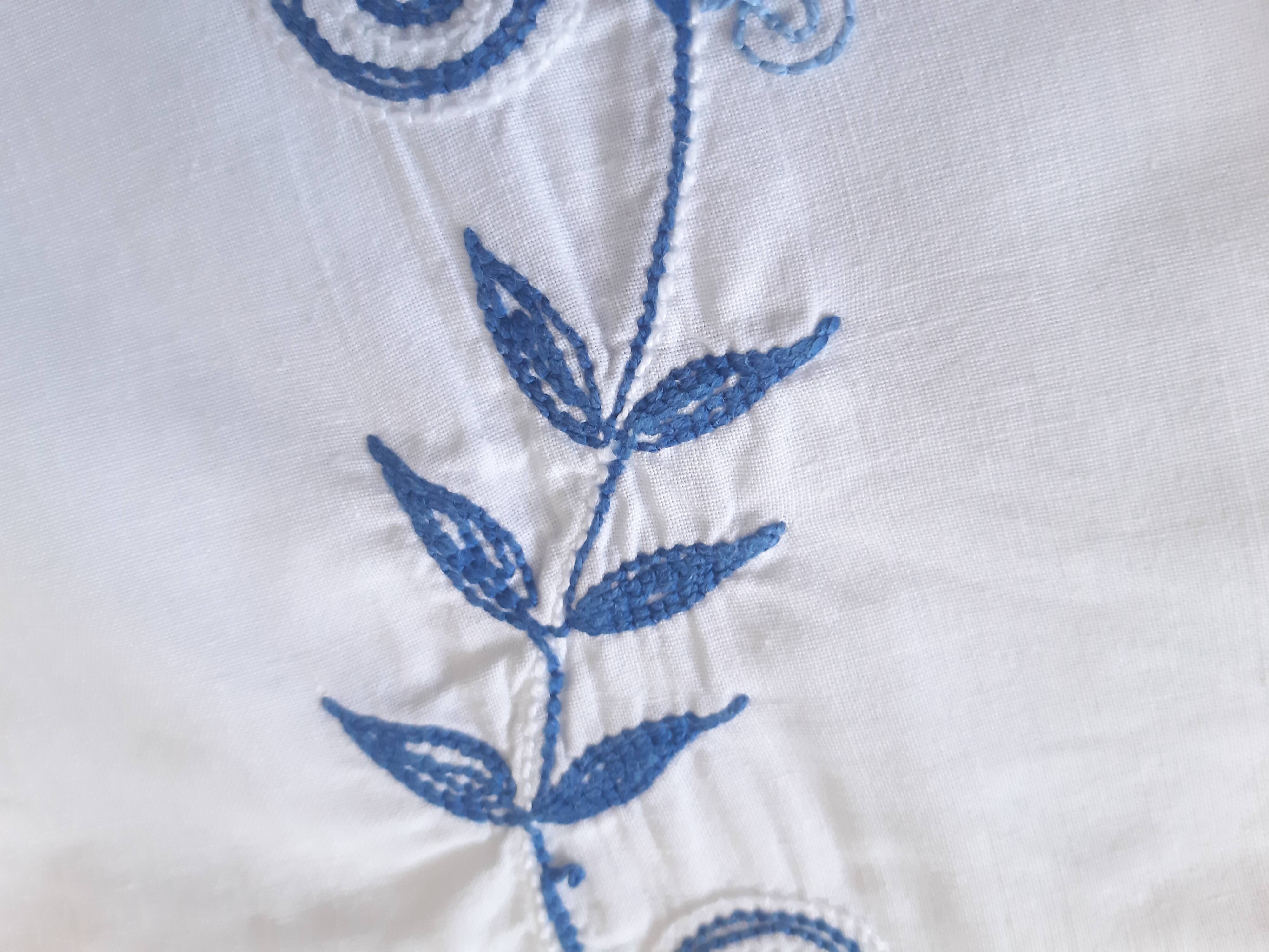 Tea tablecloth & napkins