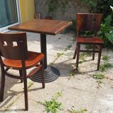 Bistro table and its two chairs