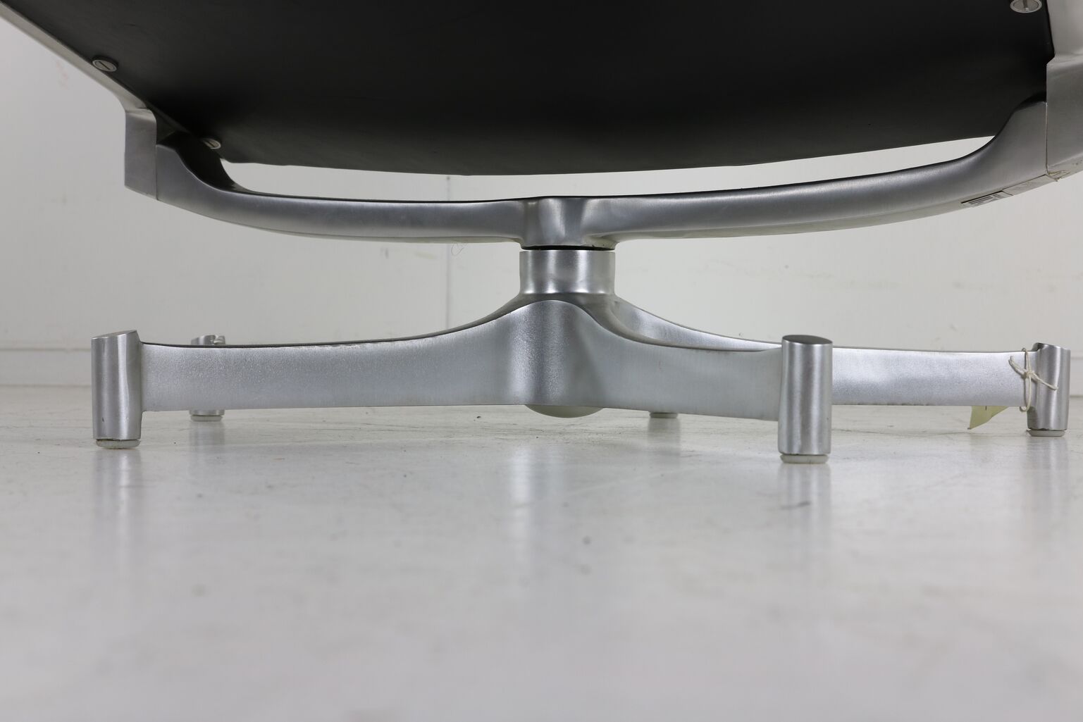 Fabricius and Kastholm black leather lounge chair FK 85 for Kill International