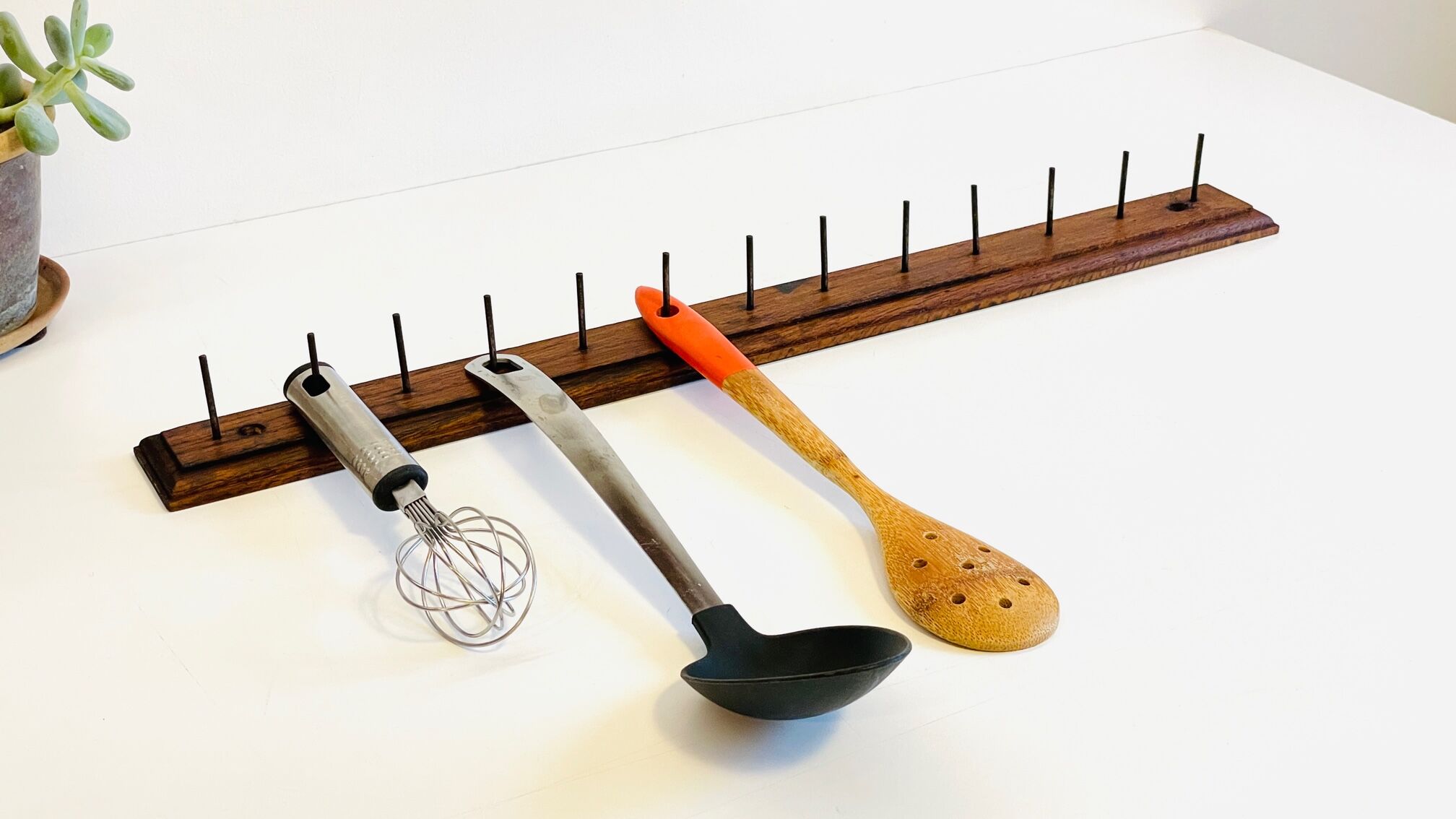 Workshop coat rack in solid oak