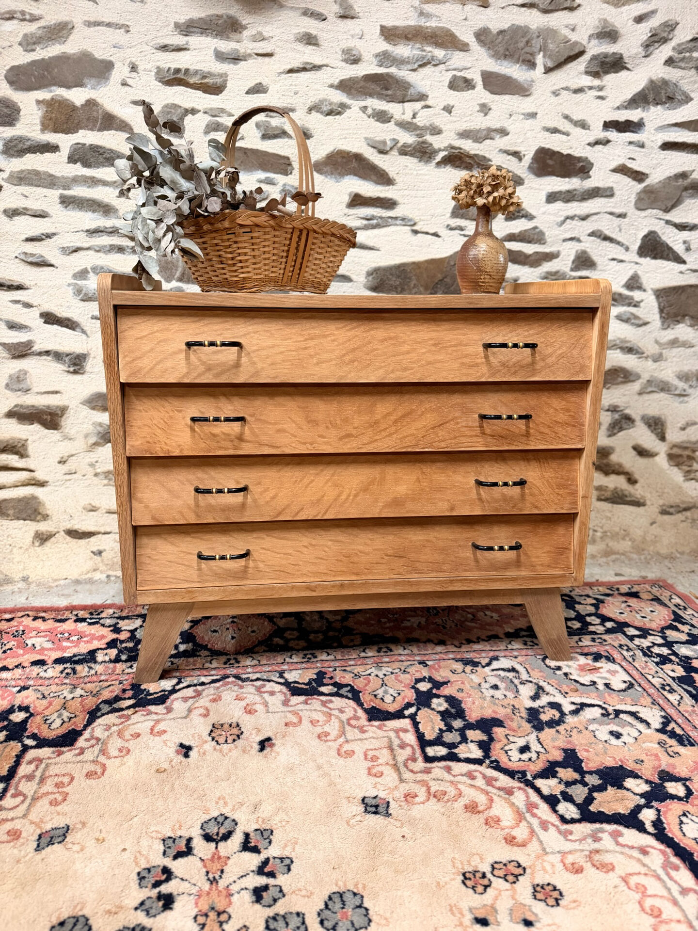 Pretty low chest of drawers from the 50s and 60s.