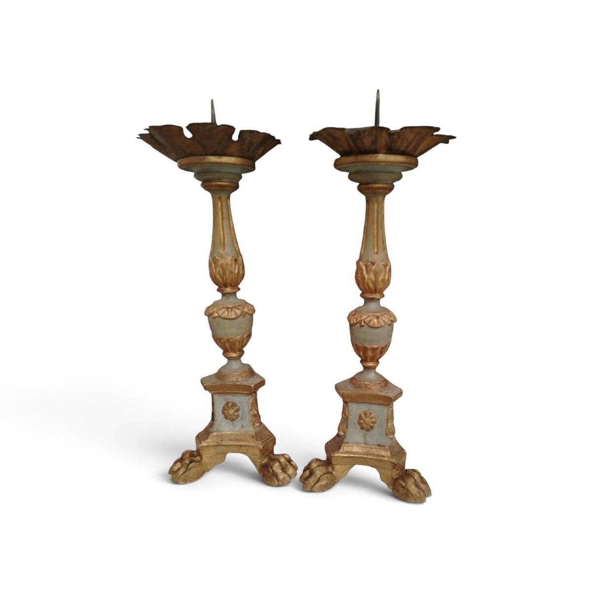 Pair of antique candlesticks in carved wood with acanthus leaf decoration
