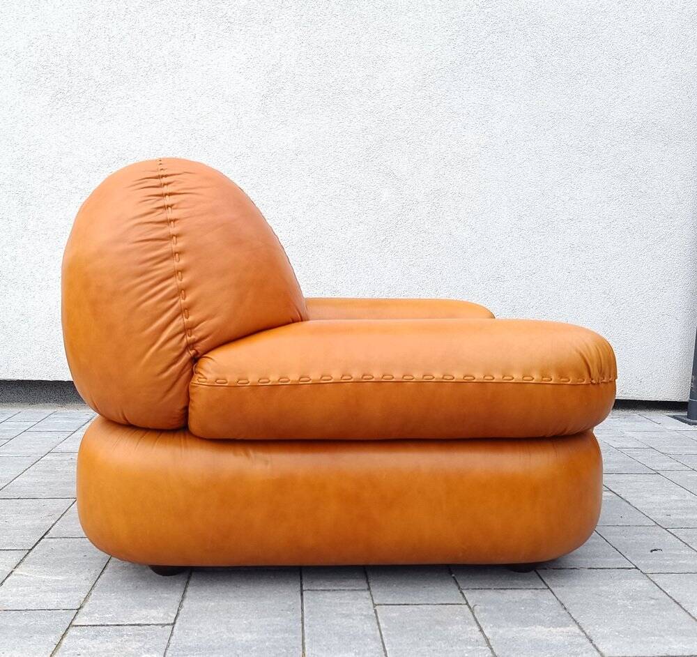 Canapé et fauteuils en cuir cognac par Sapporo pour Mobil, Italie