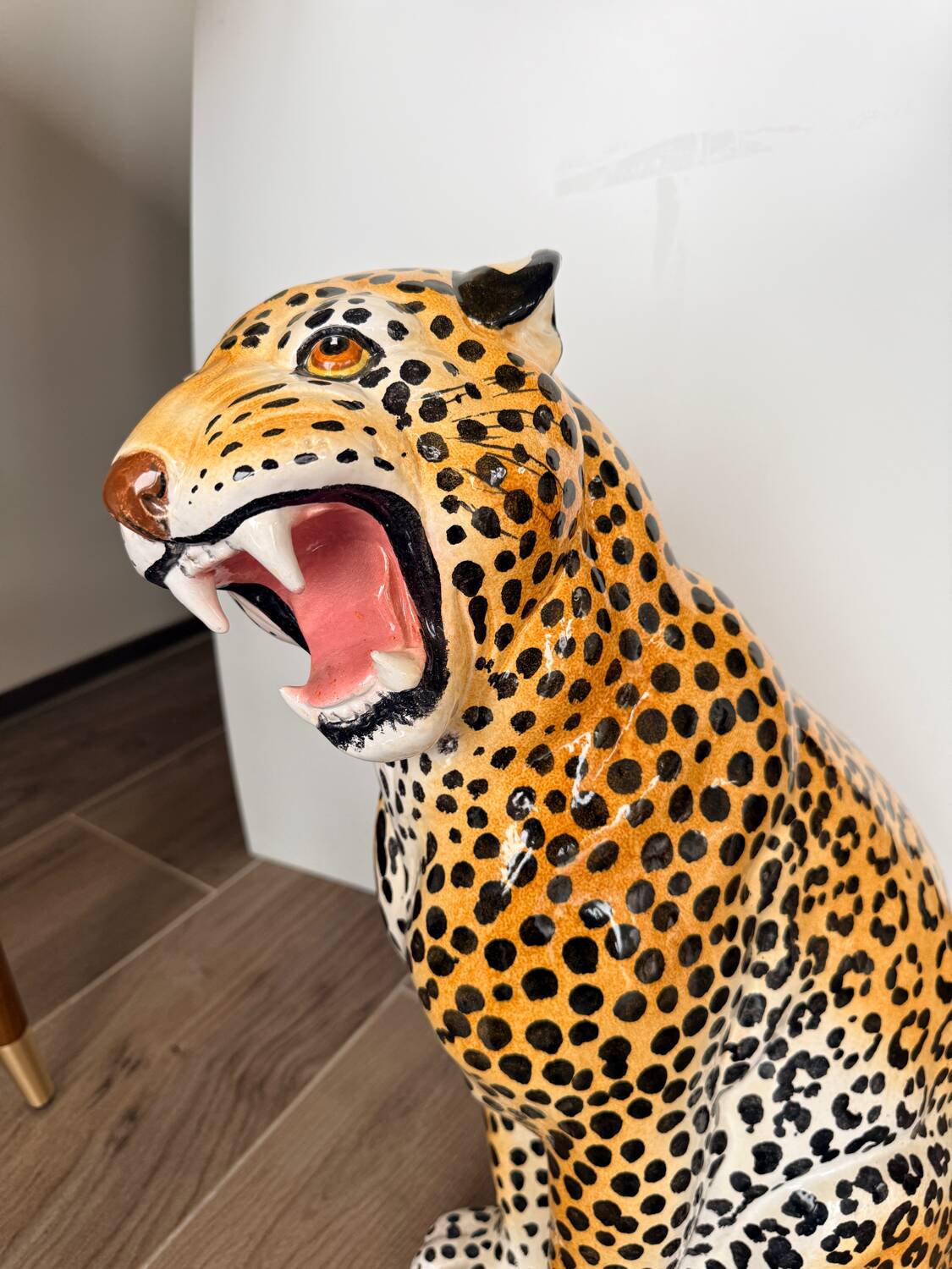 Leopard, Italian sculpture in glazed ceramic.