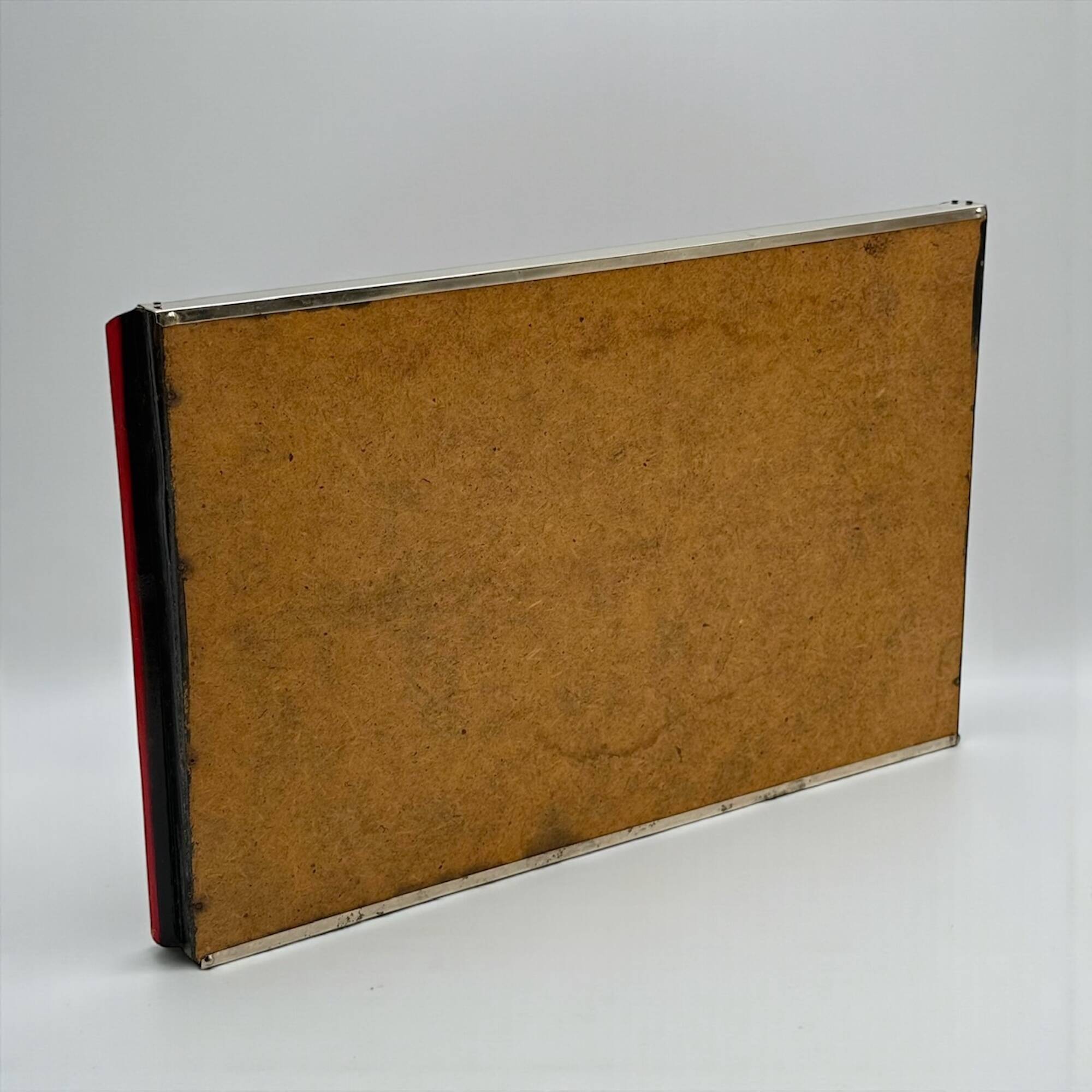 Plateau Space Age européen des années 70 à graphisme moderniste