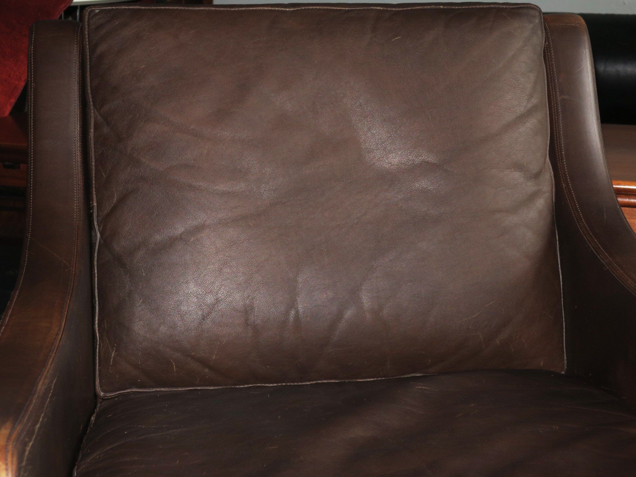 Fauteuil en cuir et bois de rose, années 1960