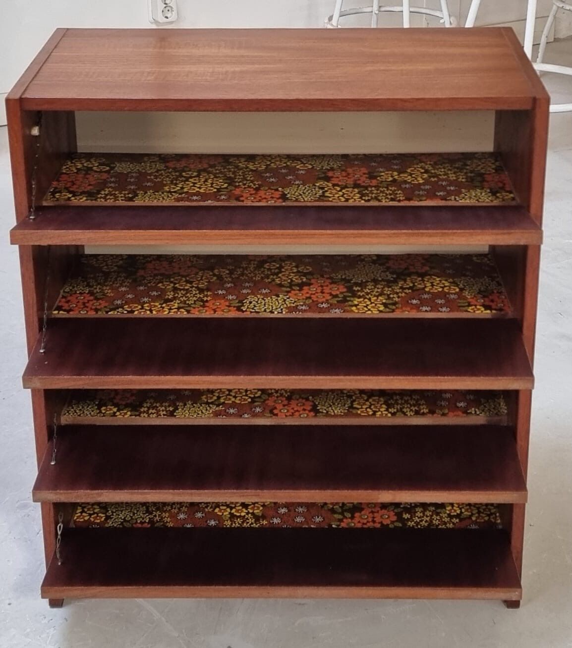 Armoire à chaussures du milieu du siècle