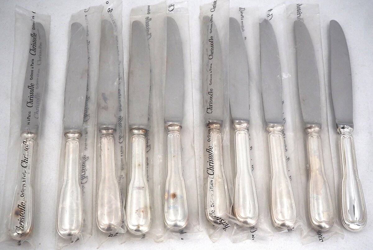 Christofle model Chinon, 10 table knives, of which 9 are intact under sealed blisters.